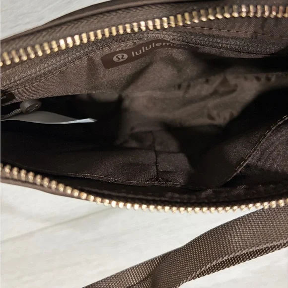 *LIMITED EDITION COLOR* NWT BROWN LULULEMON PURSE - Picture 5 of 5